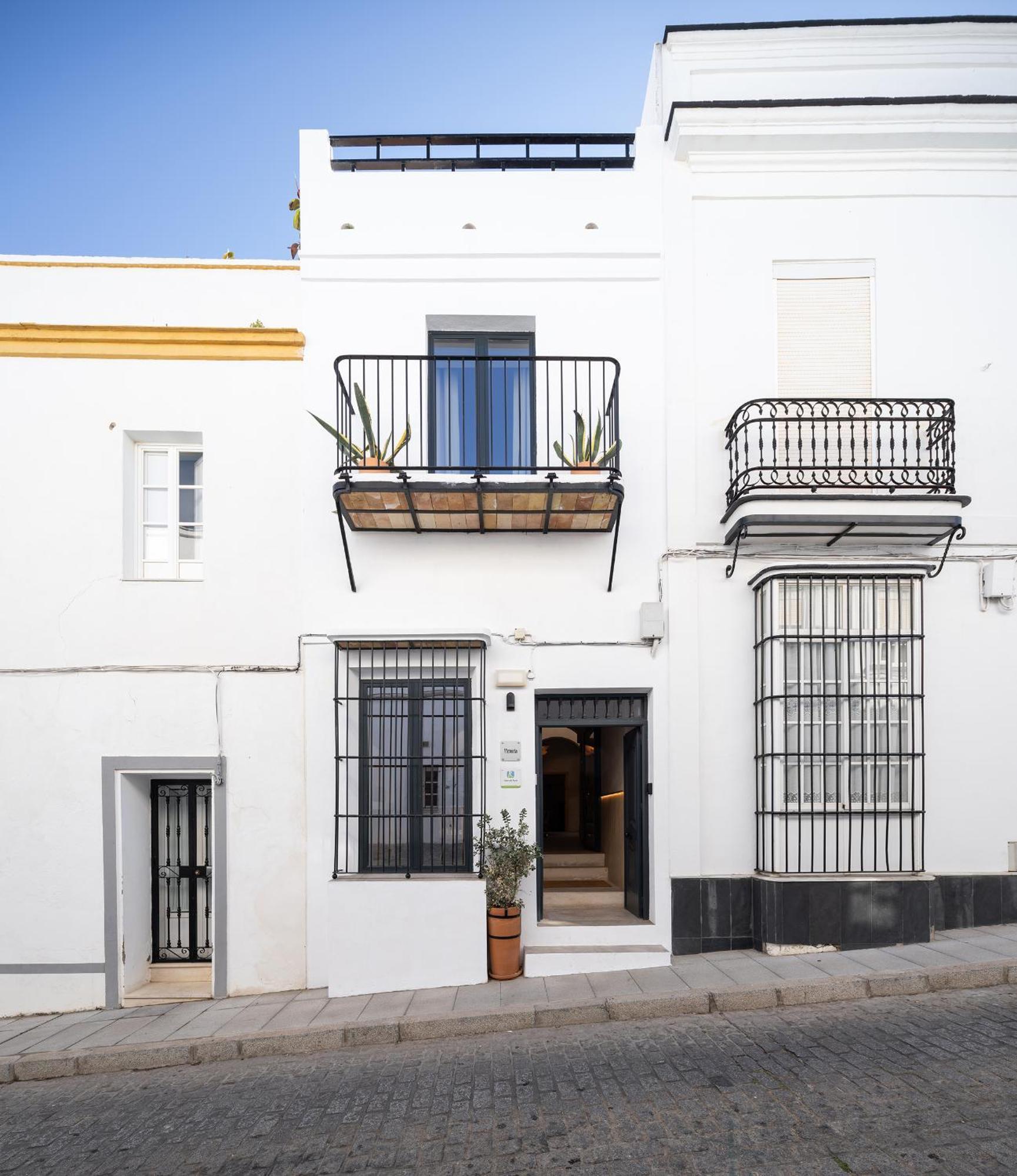 Victoria - By Atico73 (adults Only) * Medina-Sidonia